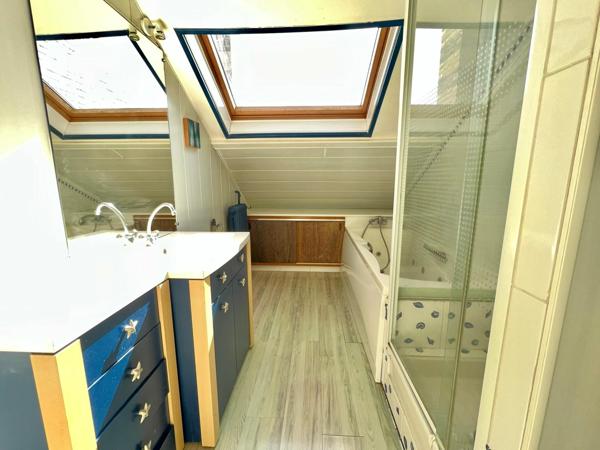 Appartement T3 mansardé 50,45 m² avec cave et parking à Sens