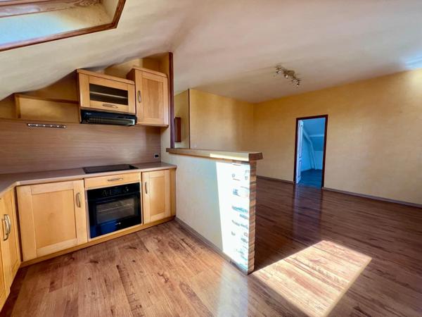 Appartement T3 mansardé 50,45 m² avec cave et parking à Sens