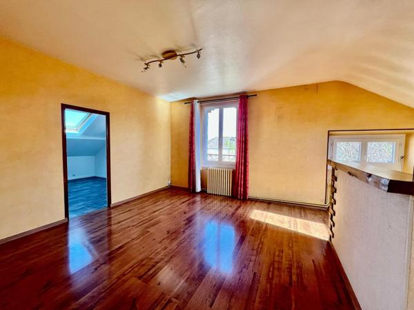 Appartement T3 mansardé 50,45 m² avec cave et parking à Sens