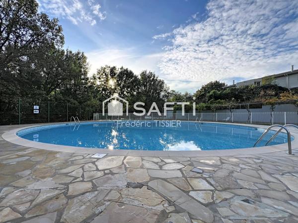 Sophia-Antipolis : Studio + parking résidence avec piscine.