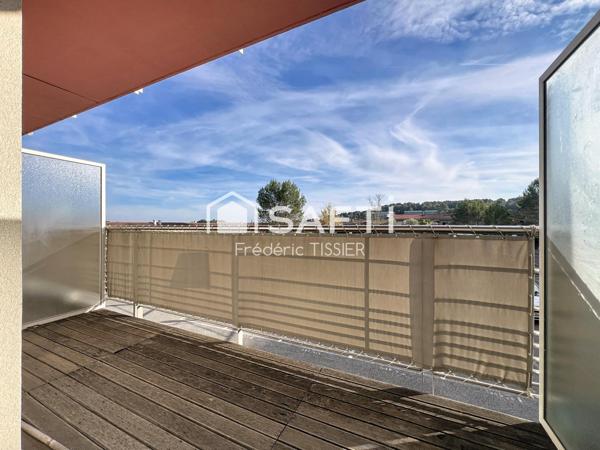 Sophia-Antipolis : Studio + parking résidence avec piscine.