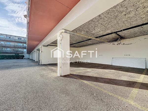 Sophia-Antipolis : Studio + parking résidence avec piscine.