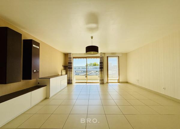 APPARTEMENT T3 84 M2 - BALCON - GARAGE- STATIONNEMENT VANNES CENTRE AVEC ASCENSEUR