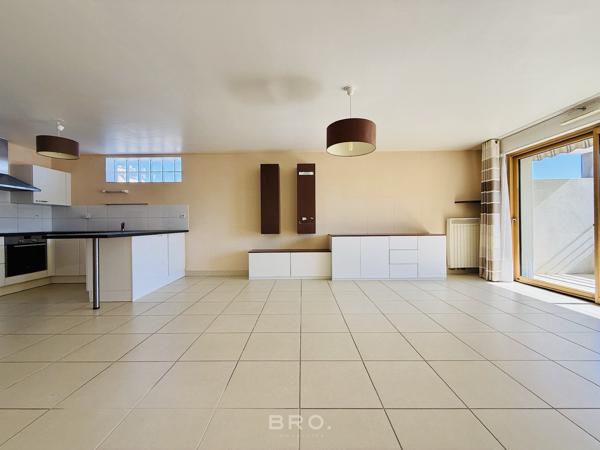 APPARTEMENT T3 84 M2 - BALCON - GARAGE- STATIONNEMENT VANNES CENTRE AVEC ASCENSEUR