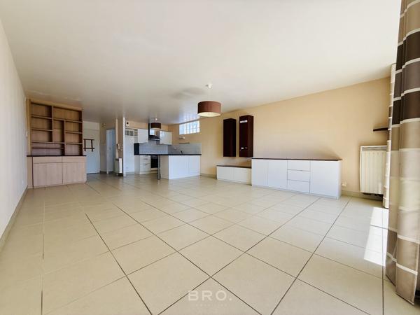 APPARTEMENT T3 84 M2 - BALCON - GARAGE- STATIONNEMENT VANNES CENTRE AVEC ASCENSEUR