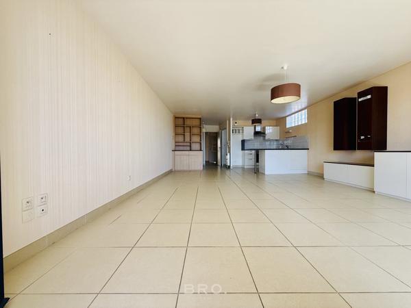 APPARTEMENT T3 84 M2 - BALCON - GARAGE- STATIONNEMENT VANNES CENTRE AVEC ASCENSEUR