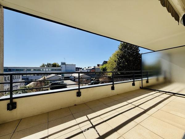 APPARTEMENT T3 84 M2 - BALCON - GARAGE- STATIONNEMENT VANNES CENTRE AVEC ASCENSEUR