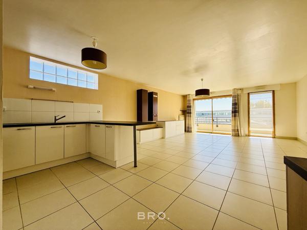 APPARTEMENT T3 84 M2 - BALCON - GARAGE- STATIONNEMENT VANNES CENTRE AVEC ASCENSEUR
