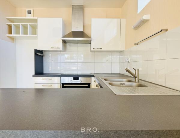 APPARTEMENT T3 84 M2 - BALCON - GARAGE- STATIONNEMENT VANNES CENTRE AVEC ASCENSEUR