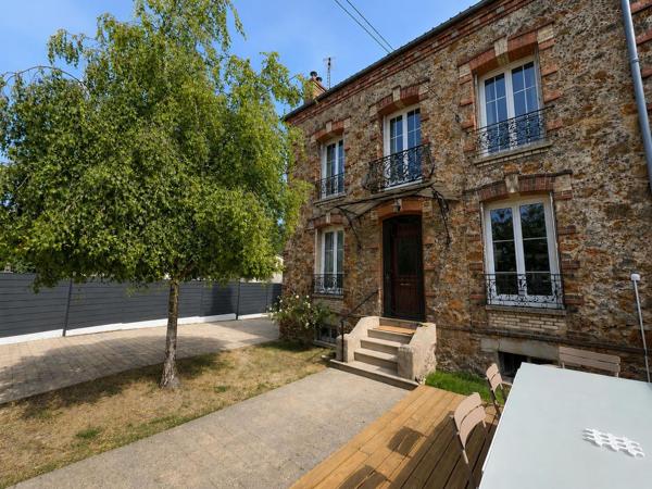 Maison à Carrières Sur Seine secteur Fermettes / 160 m2 carr 1 050 000 € **  - Référence  970