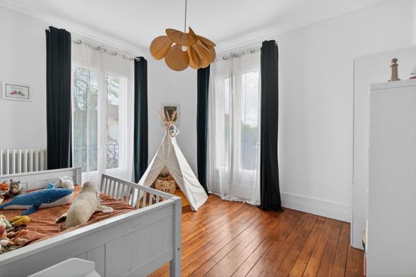 Maison à Carrières Sur Seine secteur Fermettes / 160 m2 carr 1 050 000 € **  - Référence  970
