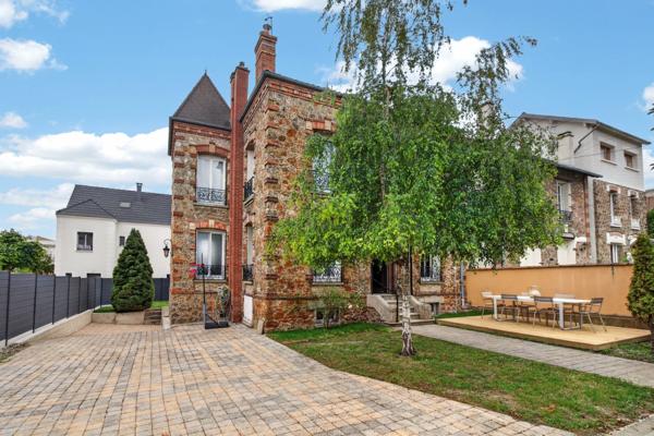 Maison à Carrières Sur Seine secteur Fermettes / 160 m2 carr 1 050 000 € **  - Référence  970