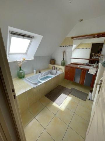 Dans un hameau, au calme, proche des grands axes