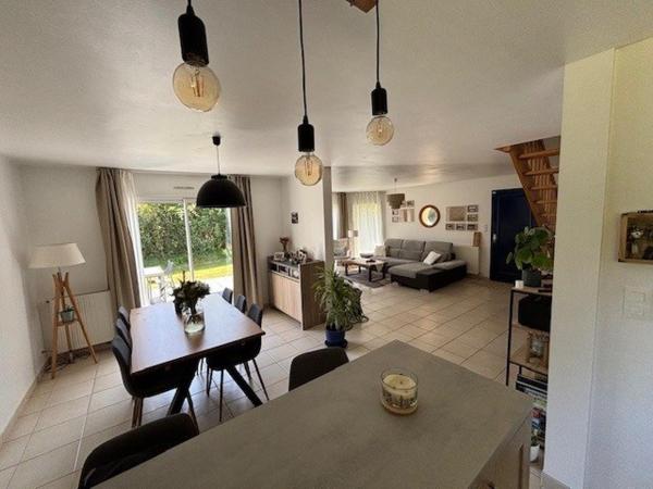 Dans un hameau, au calme, proche des grands axes