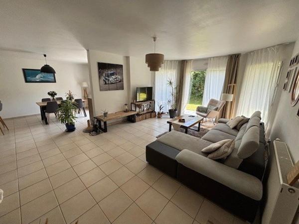 Dans un hameau, au calme, proche des grands axes