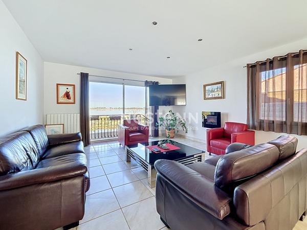 Cadre exceptionnel pour cette spacieuse Villa avec une vue magnifique et unique