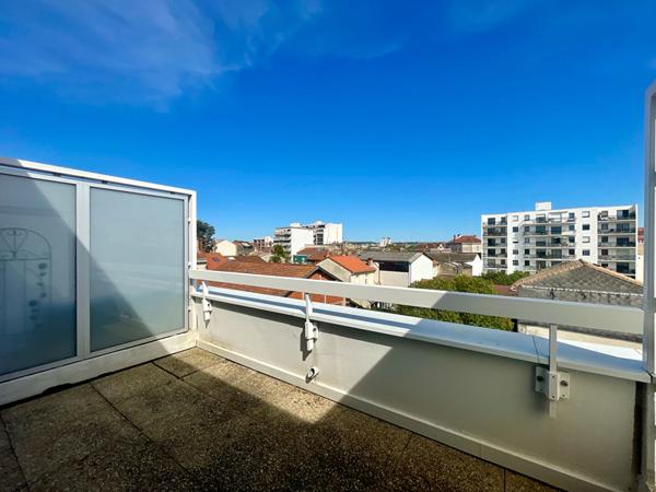 BORDEAUX ? T1 AVEC TERRASSE PLEIN CIEL ? DERNIER ÉTAGE