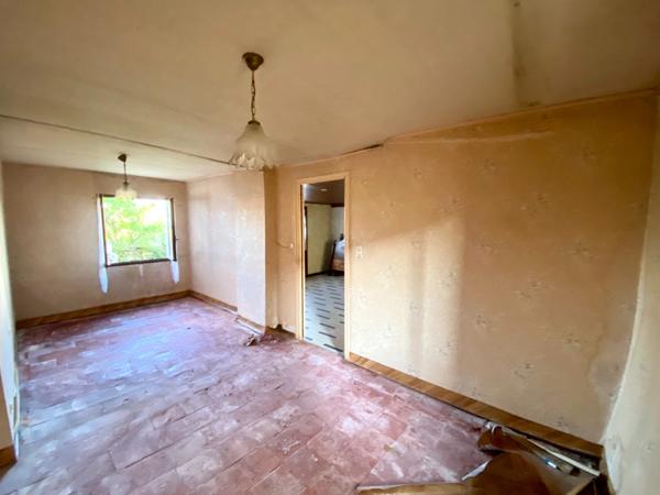 Maison à rénover de 4 pièces avec grand terrain et garage indépendant à SAINT SEVER (40)