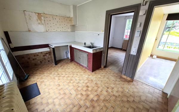 Maison à vendre    6 pièces •  Cuise-la-Motte