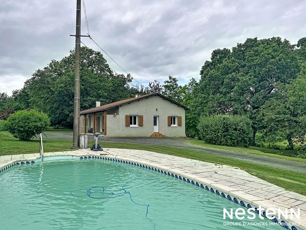 A vendre Maison Mirande 141 m2 avec terrain arboré et cloturé et garage et piscine