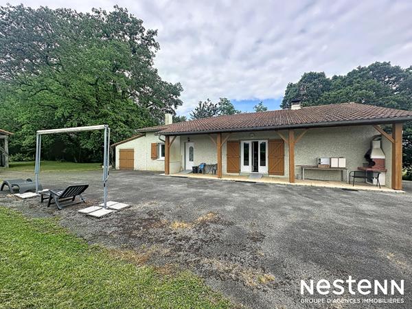 A vendre Maison Mirande 141 m2 avec terrain arboré et cloturé et garage et piscine