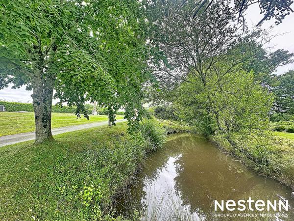 A vendre Maison Mirande 141 m2 avec terrain arboré et cloturé et garage et piscine
