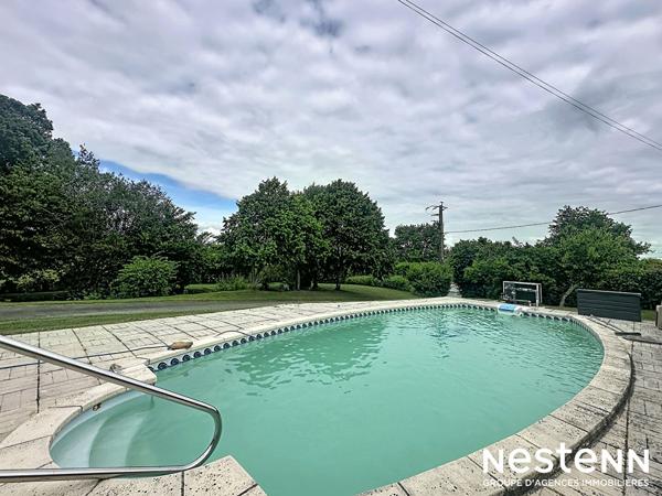 A vendre Maison Mirande 141 m2 avec terrain arboré et cloturé et garage et piscine