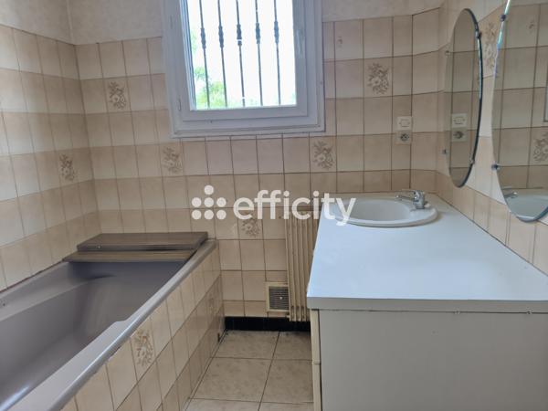Maison
         9 pièces
        - 173 m² Exclusivité 139 000 € *