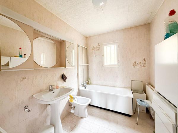 Maison à vendre à Mimet - 4 pièces , studio et garage sur 4000m² de terrain au grand calme.