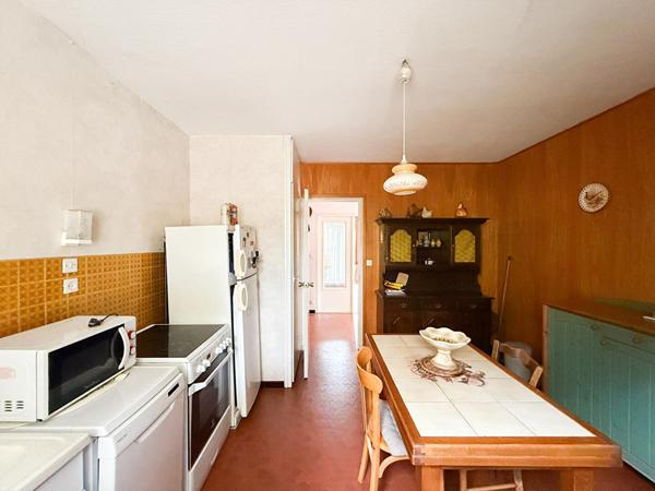 Maison à vendre à Mimet - 4 pièces , studio et garage sur 4000m² de terrain au grand calme.