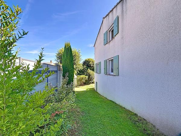 Exclusivité - Maison au Puy Sainte Reparade dans un quartier calme proche de toutes les commodités .