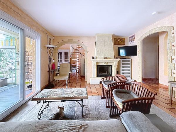 Exclusivité - Maison au Puy Sainte Reparade dans un quartier calme proche de toutes les commodités .