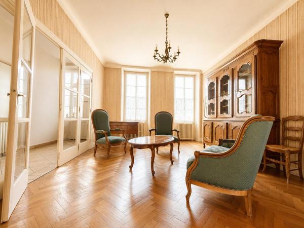 Maison à SAINT-JEAN-D'ANGELY, 17400 - 8 pièces 228m²