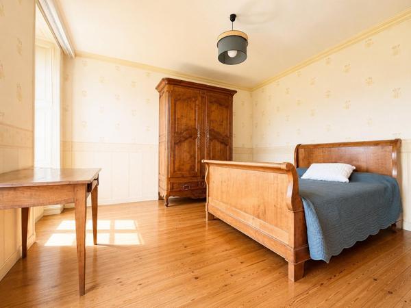 Maison à SAINT-JEAN-D'ANGELY, 17400 - 8 pièces 228m²