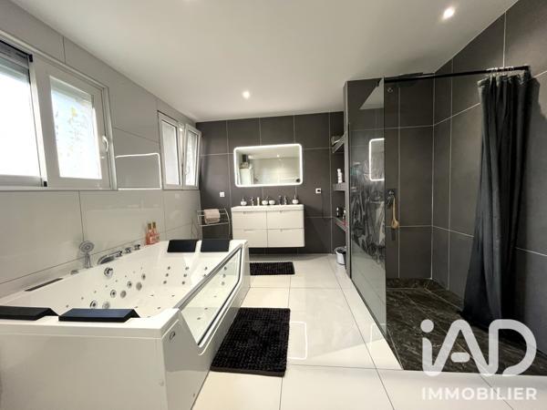 Maison à vendre 9 pièces 282 m² Avrillé