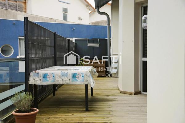 Situé à quelques minutes du centre de Saint-Chamond (secteur Chavanne), dans un environnement calme et champêtre, vous serez séduit par ce vaste appartement T3, climatisé, de 92 m2.