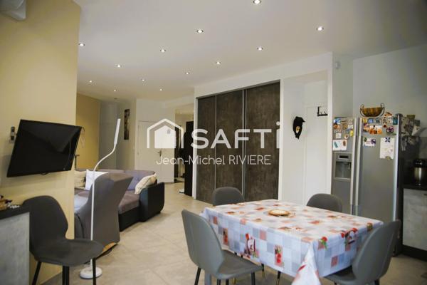 Situé à quelques minutes du centre de Saint-Chamond (secteur Chavanne), dans un environnement calme et champêtre, vous serez séduit par ce vaste appartement T3, climatisé, de 92 m2.