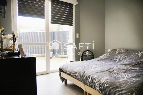 Situé à quelques minutes du centre de Saint-Chamond (secteur Chavanne), dans un environnement calme et champêtre, vous serez séduit par ce vaste appartement T3, climatisé, de 92 m2.