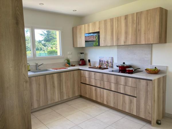 Maison neuve de plein pied avec double garage