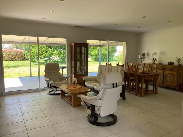 Maison neuve de plein pied avec double garage