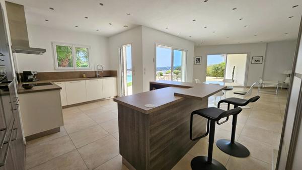 Maison 5 pièce(s) 147 m2 - vue mer, secteur calme et recherché