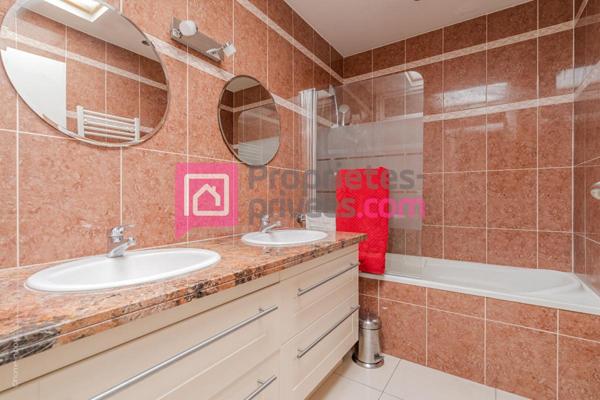 Grand LOFT 6/7 pièces 145 m2 , 3 chambres, jardin et parking double