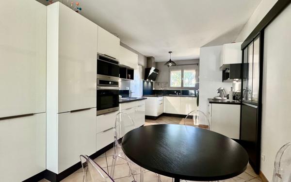 Maison à vendre    4 pièces •  Istres