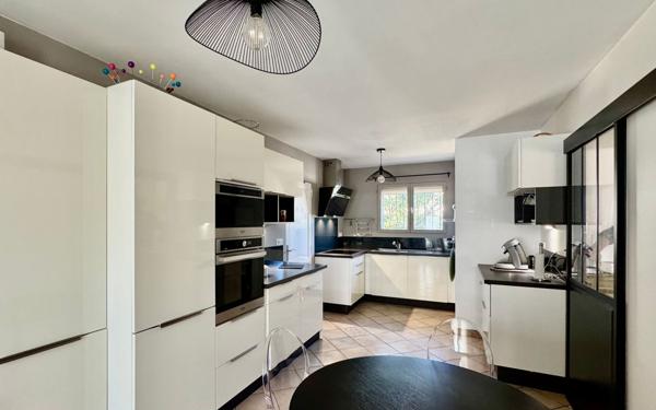 Maison à vendre    4 pièces •  Istres