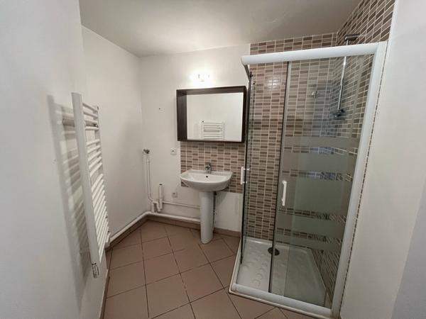 DEUX PIECES - NANTERRE CHEMIN DE L'ISLE