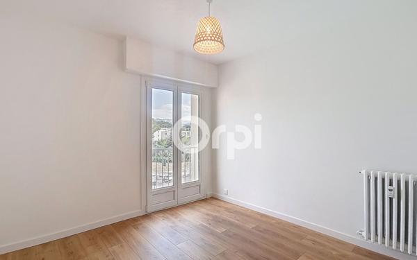 Appartement à vendre    4 pièces • 76,19 m2 Sanary-sur-Mer