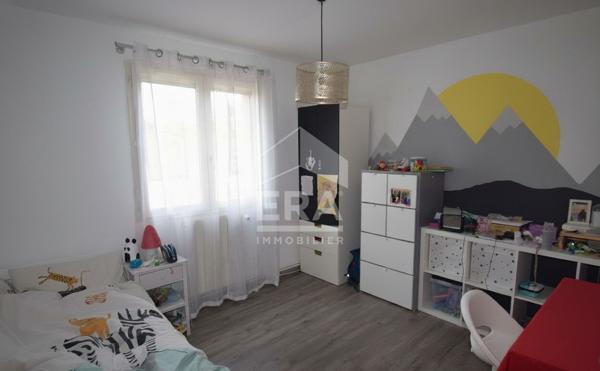 À LOUER -Maison meublée T5 de plain-pied avec piscine -CHAZAY-D'AZERGUES