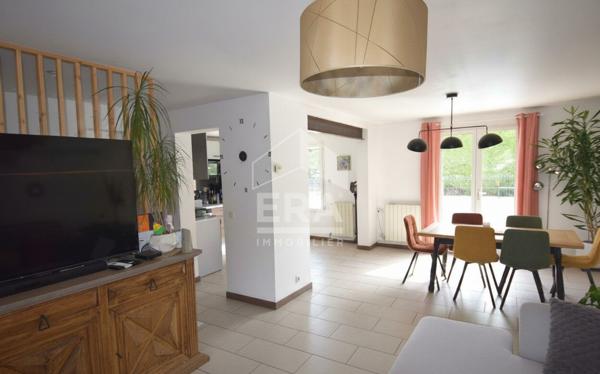 À LOUER -Maison meublée T5 de plain-pied avec piscine -CHAZAY-D'AZERGUES