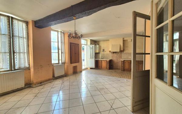 Maison à vendre    3 pièces •  Béguey