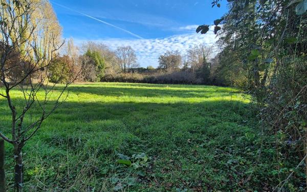 Maison à vendre    3 pièces •  Béguey